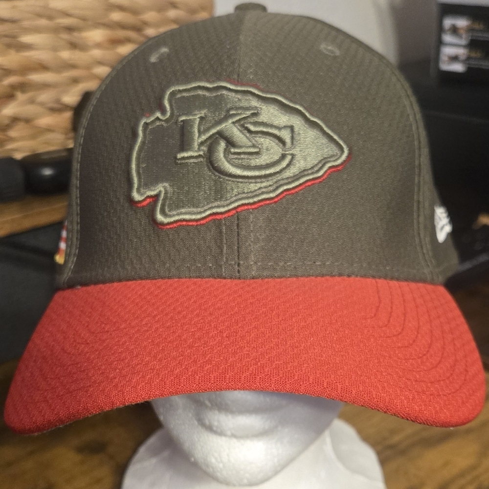 New Era Kansas City Chiefs NFL 39THIRTY 2017 Sideline Salute to Service Hat